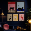 Affiches chat noir sur un mur bleu nuit