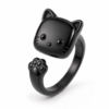 Bague chat noir pierre carree, fond blanc