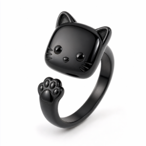 Bague chat noir pierre carree, fond blanc