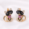 Boucles d oreilles chat noir a pierres, paire, fond blanc