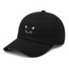 Casquette chat noir brodee, fond blanc