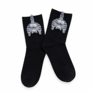Chaussettes chat noir a pompon, fond blanc