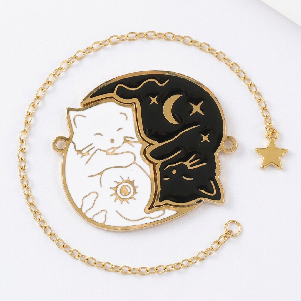 Collier chat noir celeste avec lune et etoiles, fond blanc
