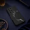 Coque chat noir sur fond bleu nuit