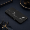 Coque chat noir eclair sur fond bleu nuit