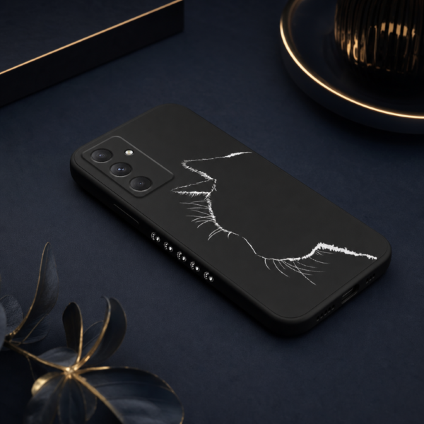 Coque chat noir eclair sur fond bleu nuit