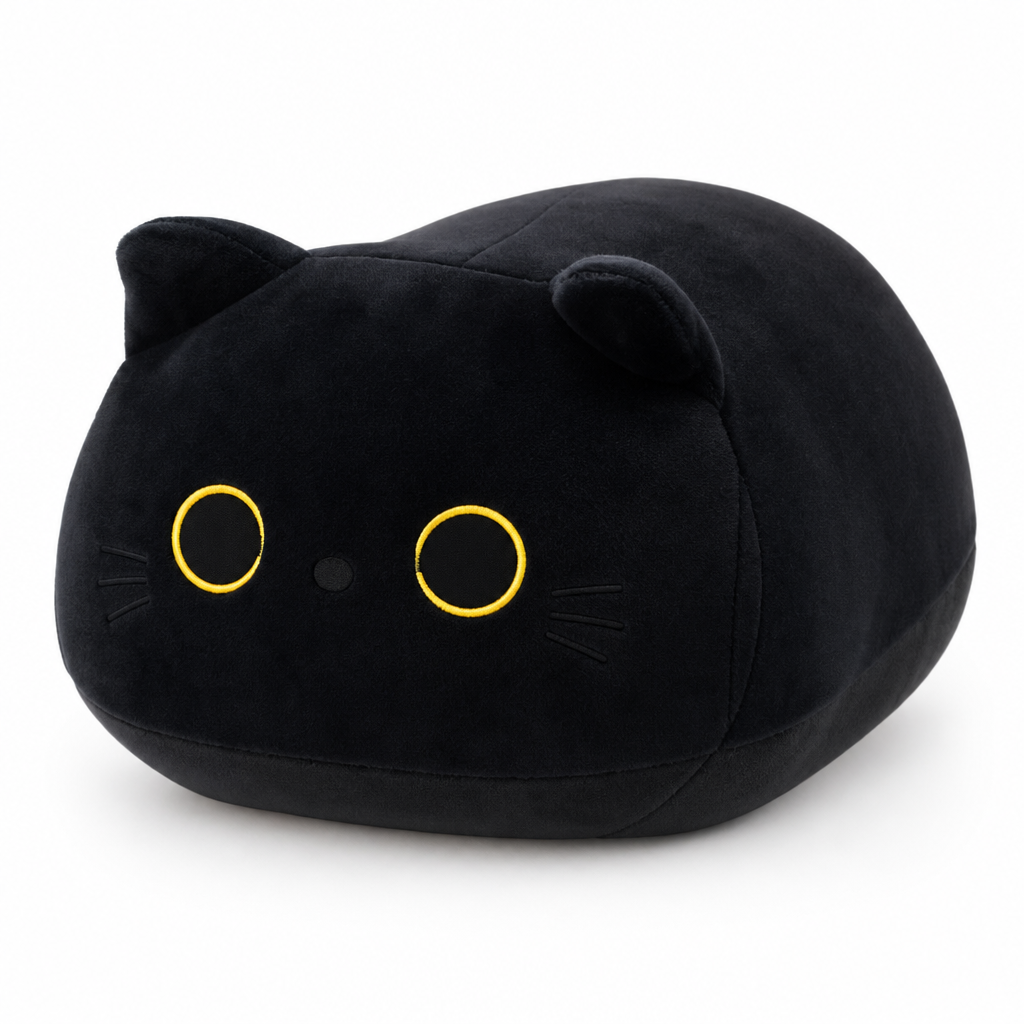 Coussin chat noir moelleux, fond blanc