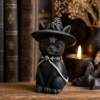 Figurine chat noir gothique sur une etagere