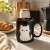 Mug magique chat noir sur un plan de travail