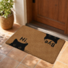Paillasson chat noir devant une porte d entree
