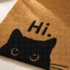 Gros plan sur la fibre du paillasson chat noir