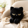 Peluche chat noir ronde sur un fauteuil cosy