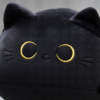 Gros plan sur les yeux dores de la peluche chat noir