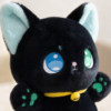 Gros plan sur le visage de la peluche chat noir