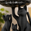 Gros plan sur le motif chat de la planche en verre
