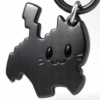 Gros plan sur le porte-cle chat noir kawaii