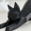 Gros plan sur les facettes de la statue chat noir