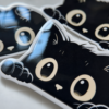 Gros plan sur les stickers chat noir espiegles