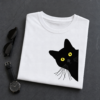 T-shirt chat noir homme plie en flat-lay