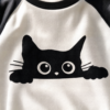 Gros plan sur l imprime chat noir qui passe la tete